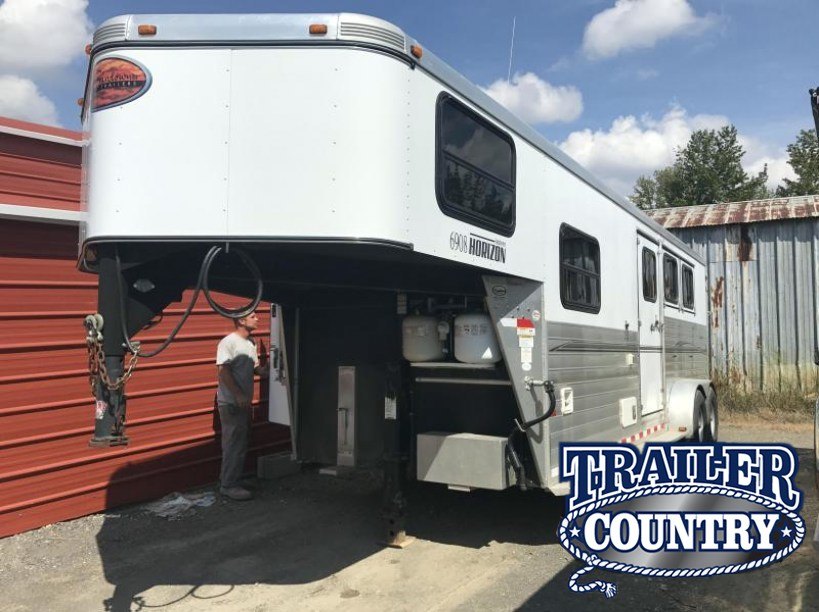 2011 Sundowner Trailers Horizon 6908 3H Slant LQ Horse Trailer 2011 Sundowner Trailers Horizon 6908 3H Slant LQ Horse Trailer