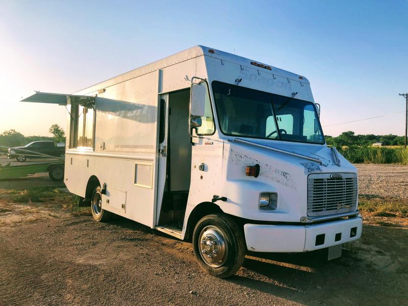 2000 Freightliner Food Truck Vending / Concession Trailer 2000 Freightliner Food Truck Vending / Concession Trailer
