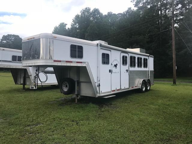 Featherlite 3h Horse Trailer with weekend package Featherlite 3h Horse Trailer with weekend package