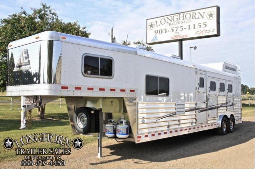 2018 Elite 4 Horse 108'' Shortwall with Mangers 2018 Elite 4 Horse 108'' Shortwall with Mangers