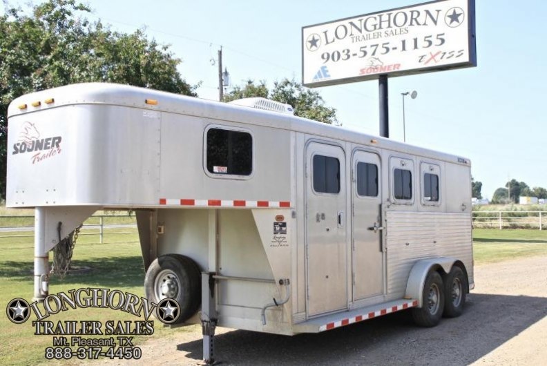 2003 Sooner 3 Horse with Front Tack Room and AC 2003 Sooner 3 Horse with Front Tack Room and AC