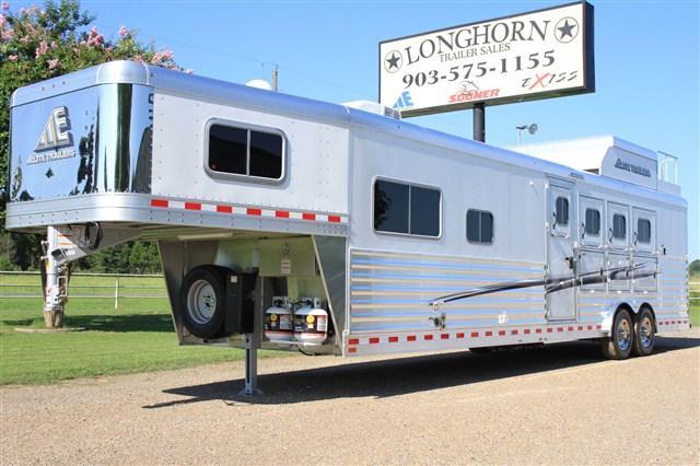 2017 Elite Trailers 4 horse 13" Shortwall *Side Load* Horse Trailer 2017 Elite Trailers 4 horse 13" Shortwall *Side Load* Horse Trailer