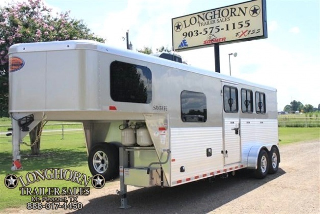 2018 Sundowner Trailers 3 Horse with Full Living Quarter Horse Trailer 2018 Sundowner Trailers 3 Horse with Full Living Quarter Horse Trailer