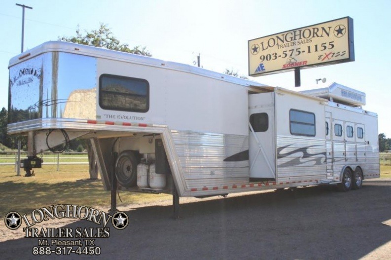 2007 Bloomer 4 Horse 17' with Slide Out 2007 Bloomer 4 Horse 17' with Slide Out