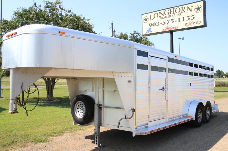2001 Sooner 20 Club Calf with Side Ramp 2001 Sooner 20 Club Calf with Side Ramp