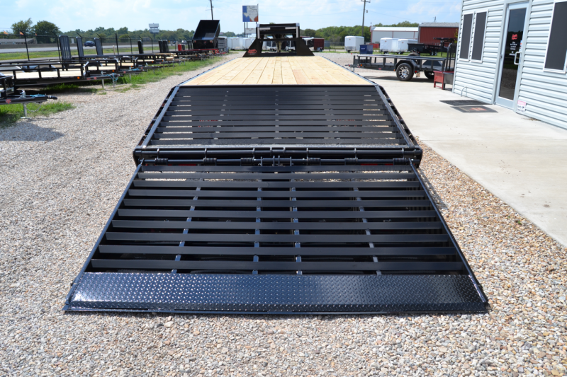 2017 PJ Gooseneck Flatbed 102"x32' Powertail/Hydraulic Jacks Happy