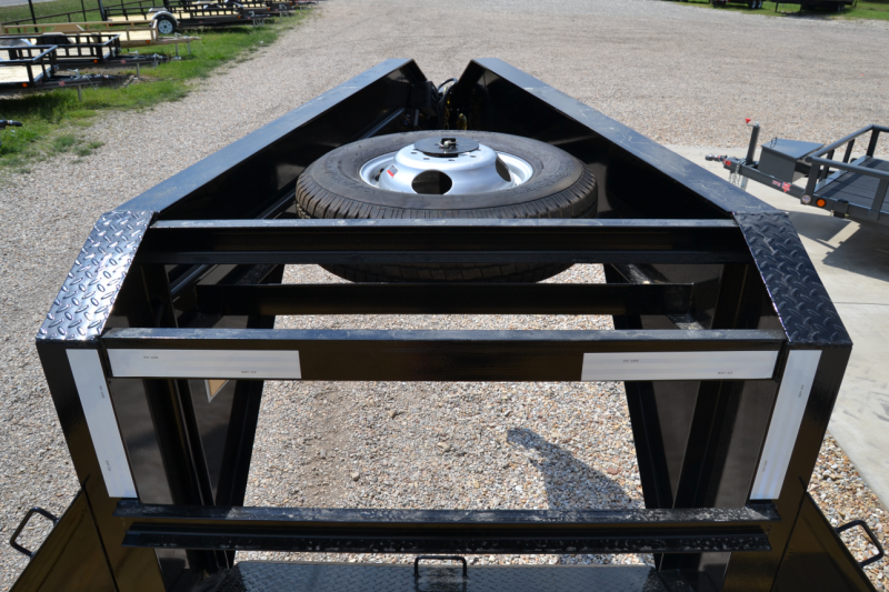 2017 PJ Gooseneck Flatbed 102"x32' Powertail/Hydraulic Jacks Happy