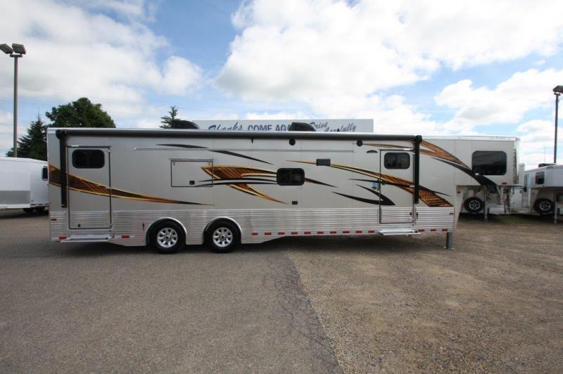 New Living Quarters Featherlite Horse and Livestock Trailers