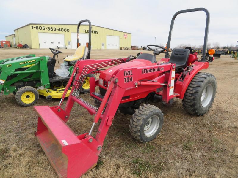 Used Mahindra 2015 Compact Loader Tractor Used Mahindra 2015 Compact Loader Tractor