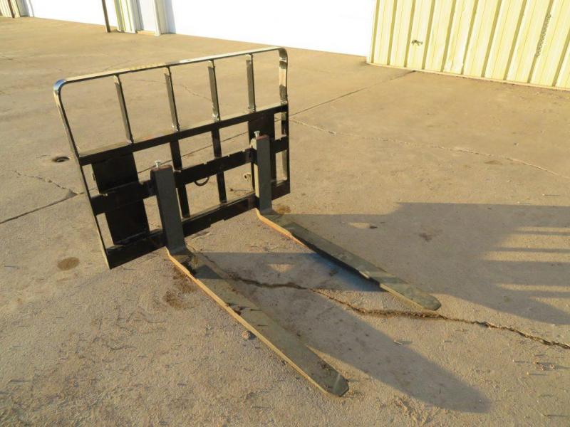 Used MDS Pallet Forks 5200 # for Loader Used MDS Pallet Forks 5200 # for Loader