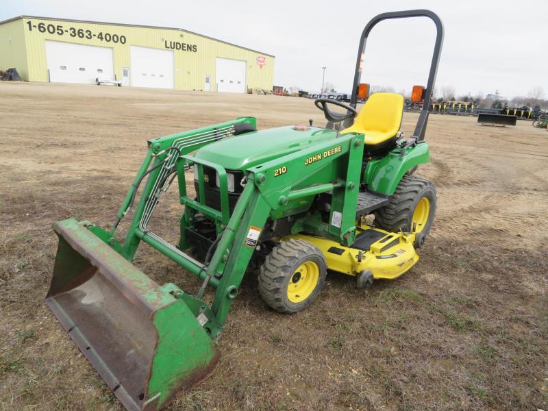 Used John Deere 2210 Compact Loader Tractor Used John Deere 2210 Compact Loader Tractor