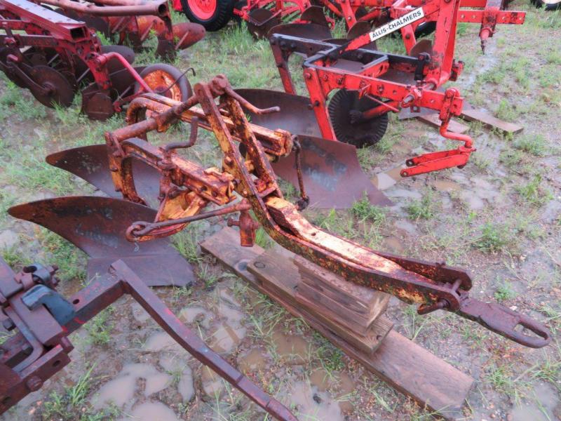 Used Allis Chalmers 2 Bottom Snap Coupler Plow Used Allis Chalmers 2 Bottom Snap Coupler Plow