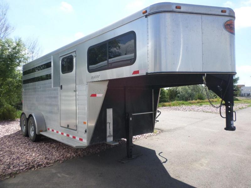2012 Sundowner 3 Horse Slant 2012 Sundowner 3 Horse Slant