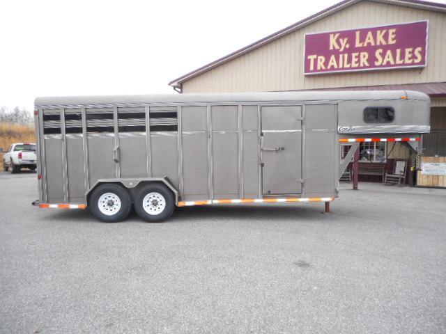 2007 CornPro Trailers 3H GN Horse Trailer 2007 CornPro Trailers 3H GN Horse Trailer