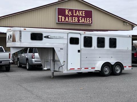 2002 Southern Classic 3H GN Horse Trailer 2002 Southern Classic 3H GN Horse Trailer