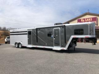 2019 Merhow Trailers 8010.5 ST-COMBO Horse Trailer 2019 Merhow Trailers 8010.5 ST-COMBO Horse Trailer