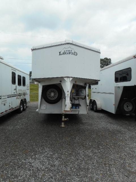 2005 Legend 3H Horse Trailer in Ashburn, VA 2005 Legend 3H Horse Trailer in Ashburn, VA