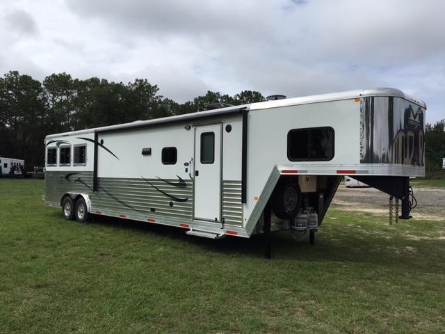 2020 Merhow Trailers 8 wide 3 horse w/16'lq slide & rear kitchen Horse Trailer in Ashburn, VA 2020 Merhow Trailers 8 wide 3 horse w/16'lq slide & rear kitchen Horse Trailer in Ashburn, VA