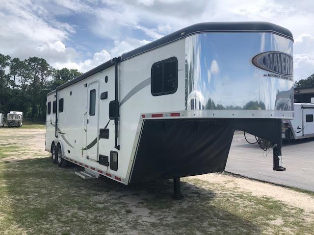 2013 Hoosier Horse Trailers 8 wide 3 horse w/9 lq Horse Trailer 2013 Hoosier Horse Trailers 8 wide 3 horse w/9 lq Horse Trailer