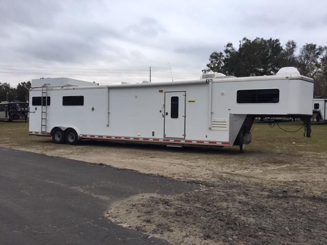 2006 Shadow Trailers 8 wide 4 horse w/12lq & slide Horse Trailer 2006 Shadow Trailers 8 wide 4 horse w/12lq & slide Horse Trailer