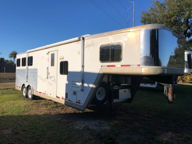 2005 Merhow Trailers 8 wide 3 horse w/12' lq and slide Horse Trailer 2005 Merhow Trailers 8 wide 3 horse w/12' lq and slide Horse Trailer