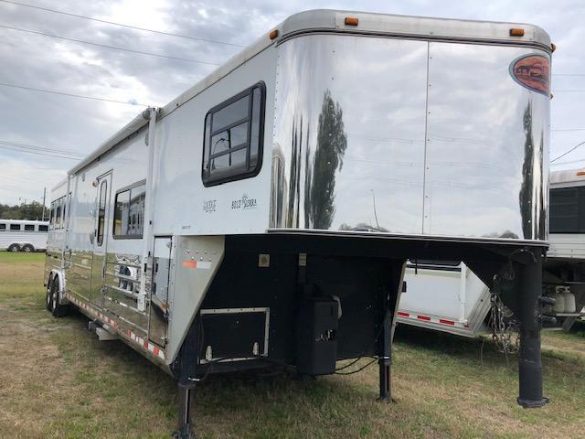 2004 Sundowner Trailers 8 wide 3 horse w/14' lq Horse Trailer 2004 Sundowner Trailers 8 wide 3 horse w/14' lq Horse Trailer