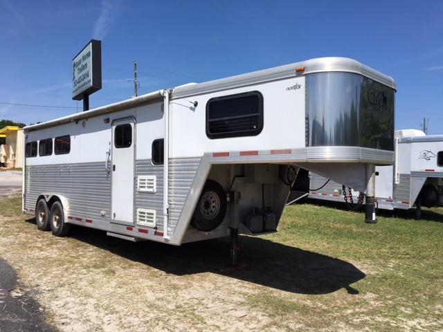 2004 CM 8 wide 3 horse w/ 8' lq Horse Trailer 2004 CM 8 wide 3 horse w/ 8' lq Horse Trailer
