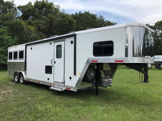 2018 Merhow Trailers 8 wide 3 horse w/11'lq Horse Trailer 2018 Merhow Trailers 8 wide 3 horse w/11'lq Horse Trailer