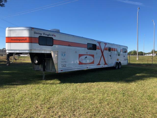 2016 Trailers USA Inc. 6 horse head to head w/midtack dressing room Horse Trailer 2016 Trailers USA Inc. 6 horse head to head w/midtack dressing room Horse Trailer