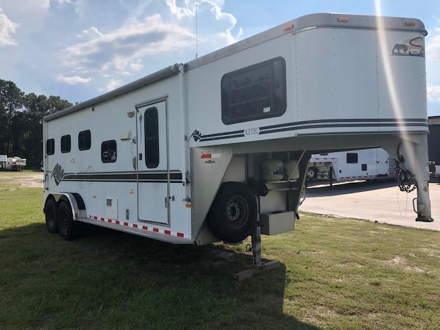 1999 Sundowner Trailers 3 horse Aztec weekender gooseneck Horse Trailer 1999 Sundowner Trailers 3 horse Aztec weekender gooseneck Horse Trailer