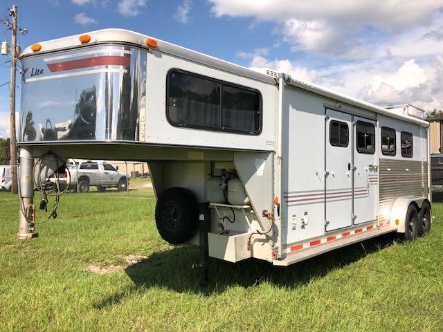 2000 Starlite Trailers 3 horse gooseneck w/6 lq Horse Trailer 2000 Starlite Trailers 3 horse gooseneck w/6 lq Horse Trailer