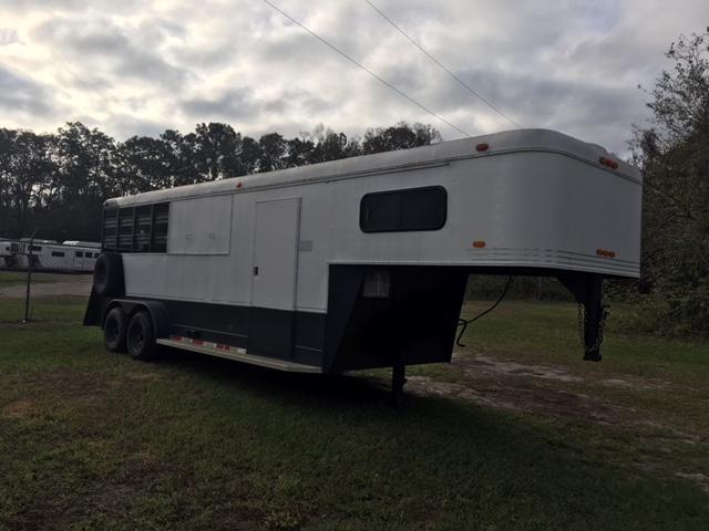 1992 Other Crescent 2 horse stock w/daytime package Horse Trailer 1992 Other Crescent 2 horse stock w/daytime package Horse Trailer