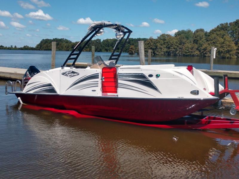 2019 Caravelle Boat Group Razor 237UR 2019 Caravelle Boat Group Razor 237UR