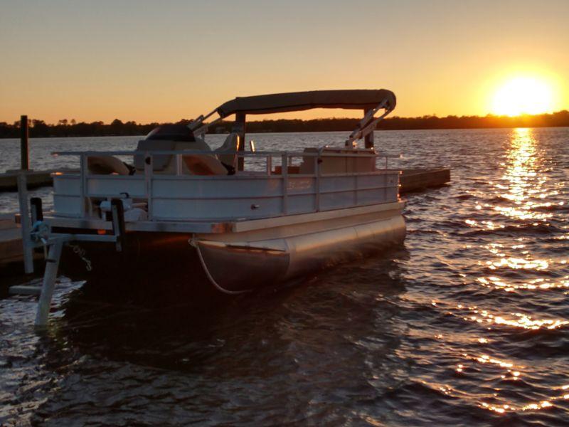 2019 International Pontoon Corporation Lexington 317F 2019 International Pontoon Corporation Lexington 317F