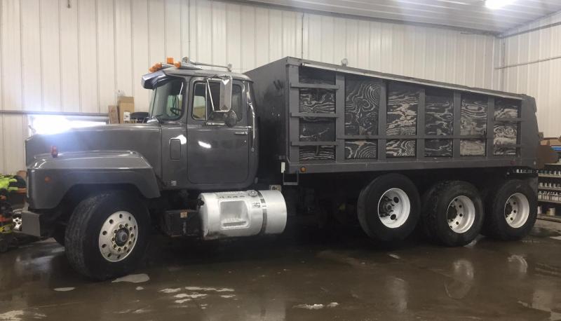 1993 Mack RD 688S Dump Truck 1993 Mack RD 688S Dump Truck