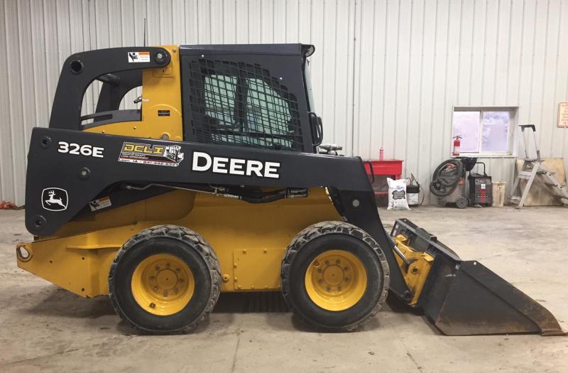 2015 John Deere 326E Skid Loader 2015 John Deere 326E Skid Loader