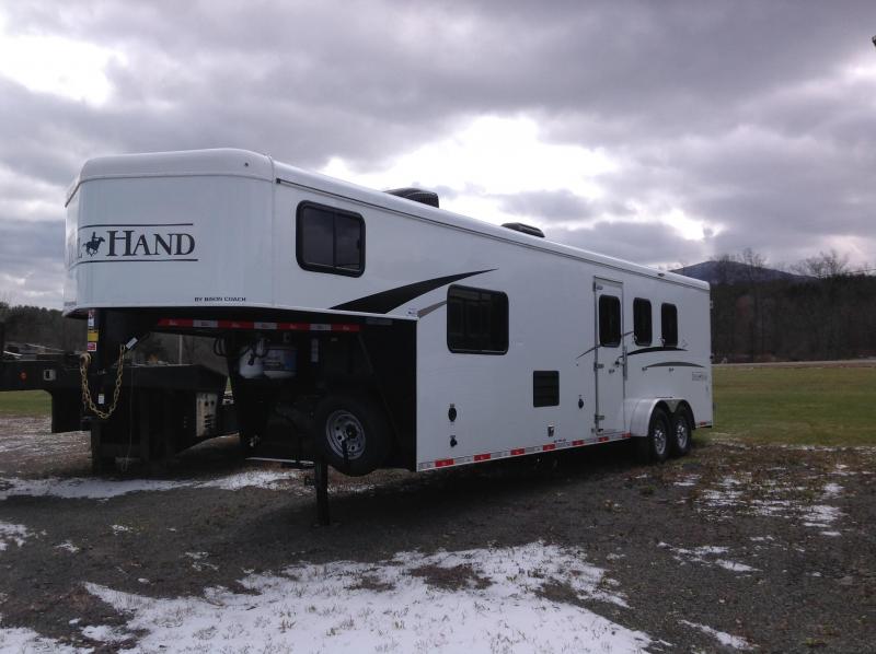 2019 Bison Trailers 7311TH Horse Trailer 2019 Bison Trailers 7311TH Horse Trailer
