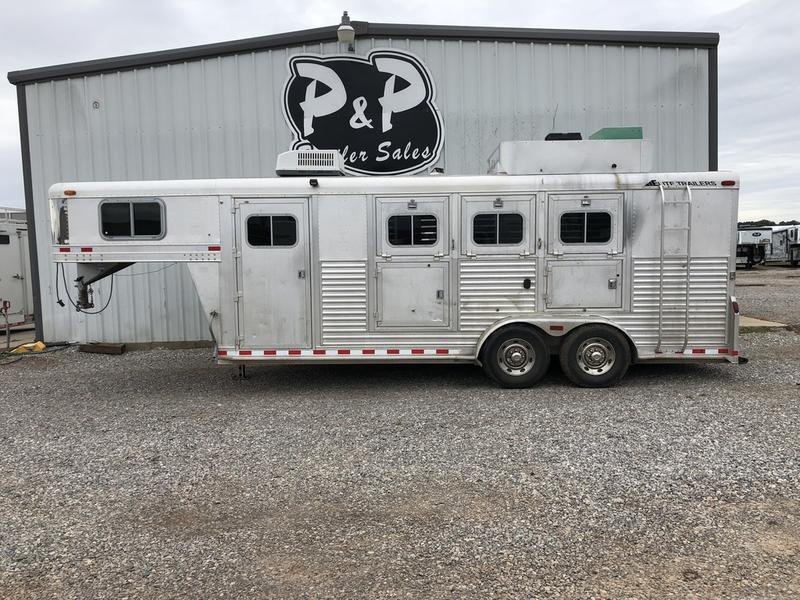 1998 Elite Trailers 7.6 wide 3 Horse 7'LQ with Generator 1998 Elite Trailers 7.6 wide 3 Horse 7'LQ with Generator