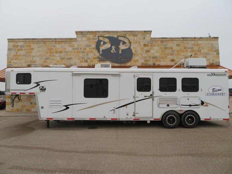 2007 Bison 3 Horse 12' Short wall 2007 Bison 3 Horse 12' Short wall