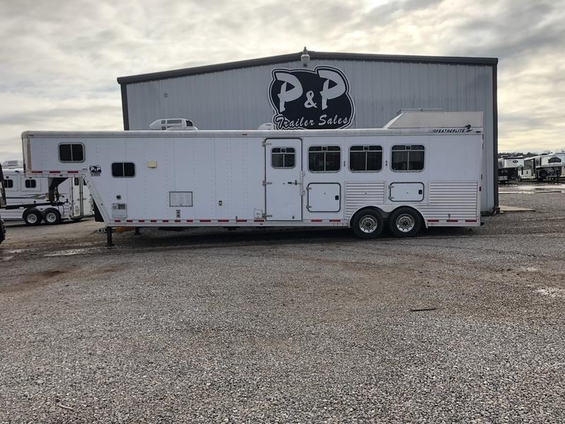 2001 Featherlite Trailers 8413 4 Horse 13' Shortwall 2001 Featherlite Trailers 8413 4 Horse 13' Shortwall