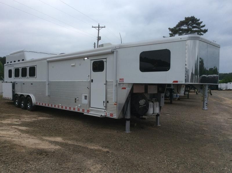 2016 Sundowner Trailers 4H 15' LQ w/ Rear Side Load 2016 Sundowner Trailers 4H 15' LQ w/ Rear Side Load