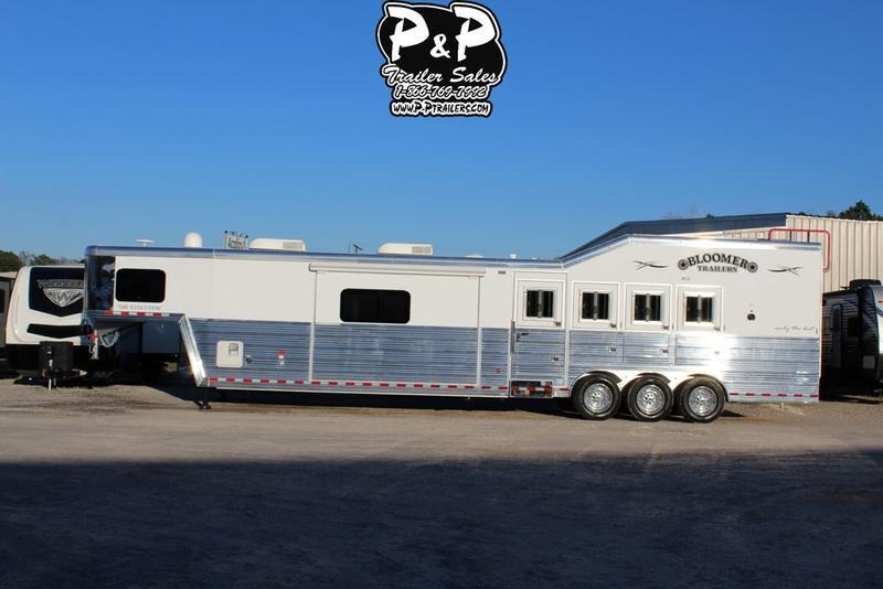 2019 Bloomer Trailers 4 Horse 17'4SW PC Load Trailer 2019 Bloomer Trailers 4 Horse 17'4SW PC Load Trailer