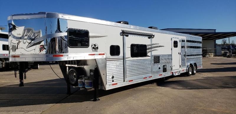 2019 Lakota Trailers Charger LE81415 15' Living Quarter 14' Stock 2019 Lakota Trailers Charger LE81415 15' Living Quarter 14' Stock