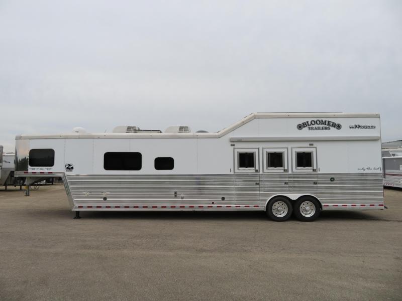 2016 Bloomer Trailer Manufacturing 3H 16ft SW Horse Trailer 2016 Bloomer Trailer Manufacturing 3H 16ft SW Horse Trailer