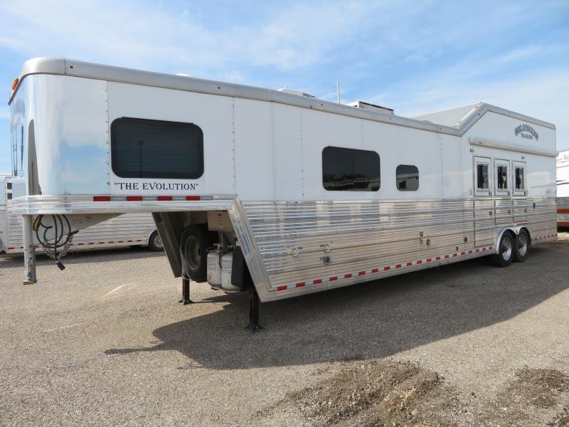 2016 Bloomer Trailer Manufacturing 3H 16ft SW Horse Trailer 2016 Bloomer Trailer Manufacturing 3H 16ft SW Horse Trailer