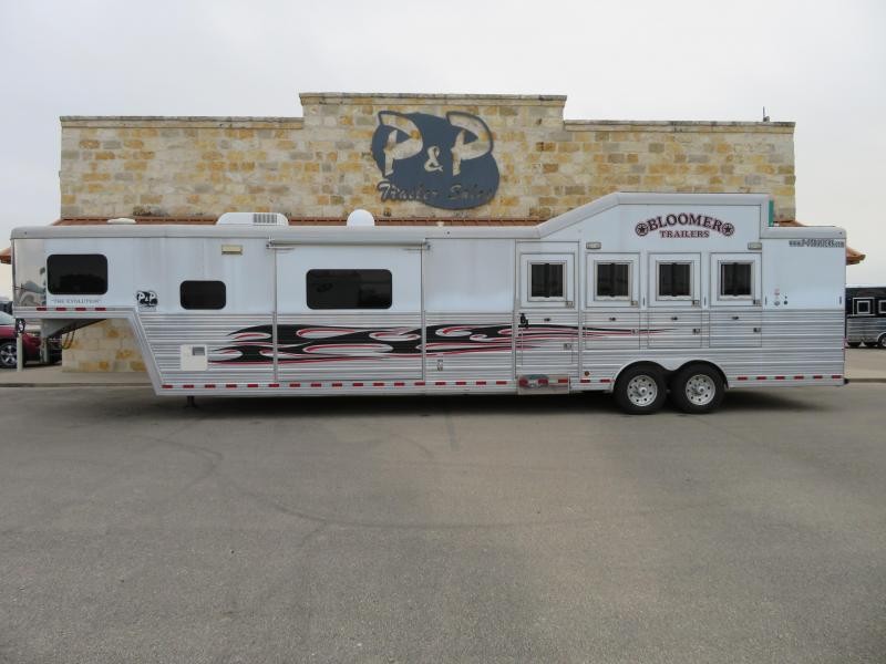 2011 Bloomer Trailer Manufacturing Slide out-Diesel generator-integrated hay pod 4 Horse 16'6" LQ Horse Trailer Slant 2011 Bloomer Trailer Manufacturing Slide out-Diesel generator-integrated hay pod 4 Horse 16'6" LQ Horse Trailer Slant