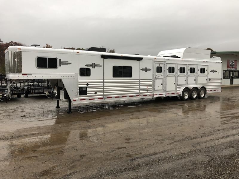 2019 Platinum Coach 8515PCOL 5H 15' LQ 2019 Platinum Coach 8515PCOL 5H 15' LQ