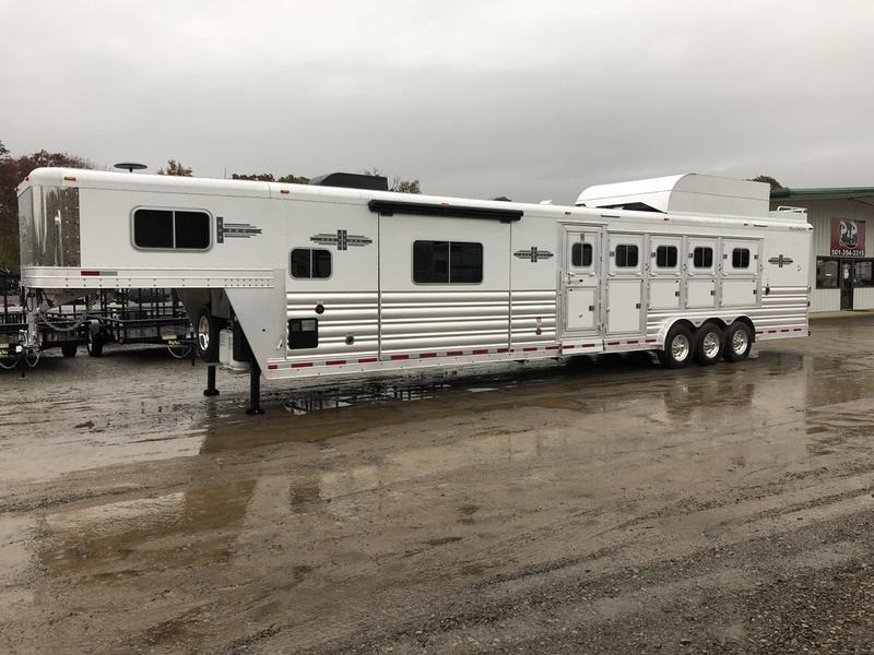 2019 Platinum Coach 8515PCOL 5H 15' LQ 2019 Platinum Coach 8515PCOL 5H 15' LQ