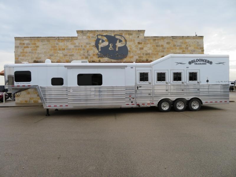 2019 Bloomer Trailer Manufacturing 4 Horse 15.5 ft Short wall PC load Horse Trailer 2019 Bloomer Trailer Manufacturing 4 Horse 15.5 ft Short wall PC load Horse Trailer