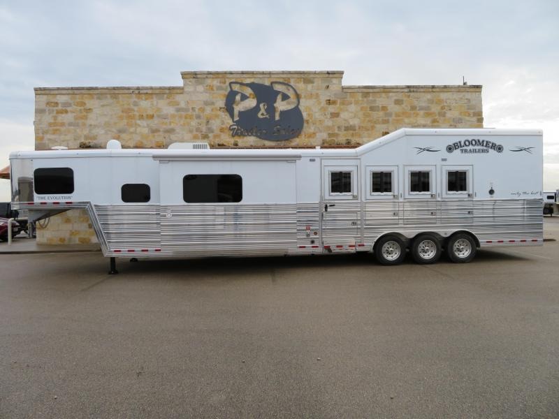 2019 Bloomer Trailer Manufacturing 4 Horse 15.5 ft Short wall PC load Horse Trailer 2019 Bloomer Trailer Manufacturing 4 Horse 15.5 ft Short wall PC load Horse Trailer